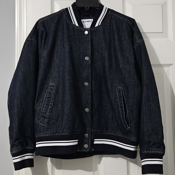 NWOT: Women's Old Navy Oversized Jean Bomber Jacket - Medium - Picture 3 of 11